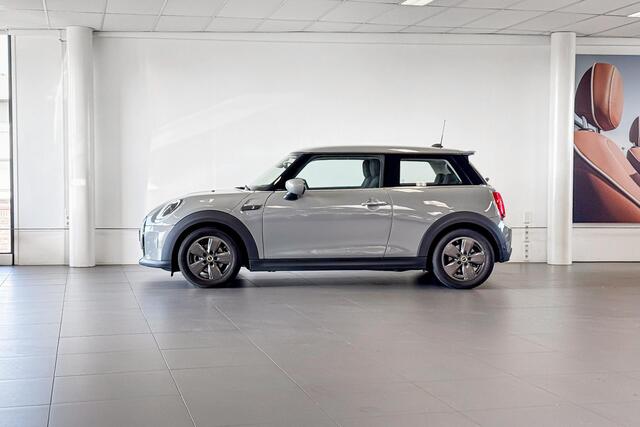 Mini Electric Essential 33 kWh | Stoelverwarming | Driving Assistant |