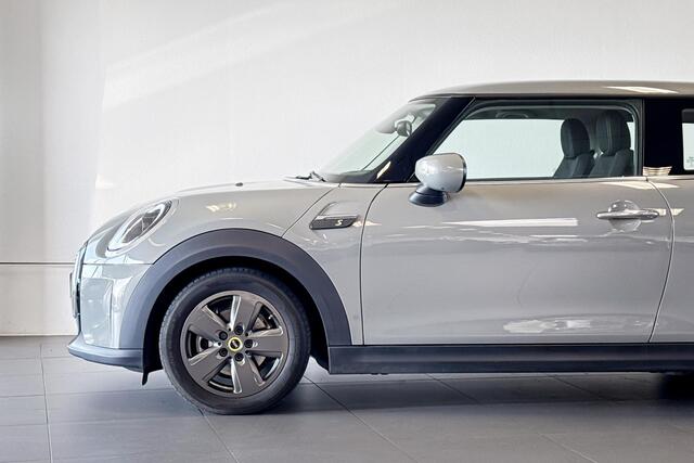 Mini Electric Essential 33 kWh | Stoelverwarming | Driving Assistant |