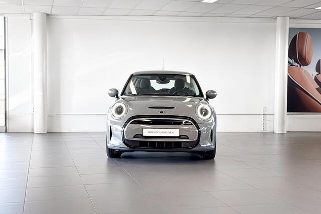 Mini Electric Essential 33 kWh | Stoelverwarming | Driving Assistant |