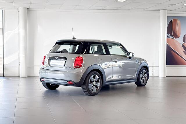Mini Electric Essential 33 kWh | Stoelverwarming | Driving Assistant |