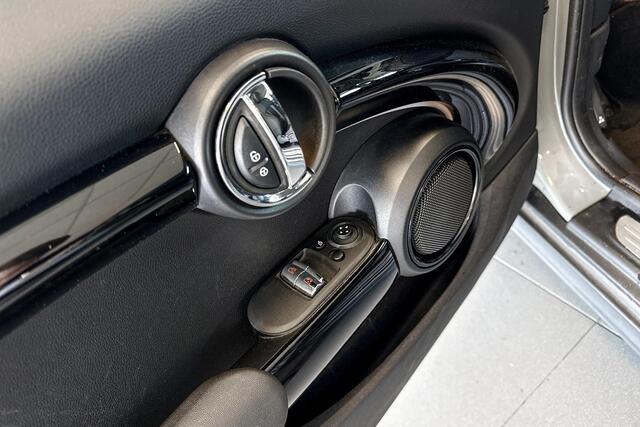 Mini Electric Essential 33 kWh | Stoelverwarming | Driving Assistant |