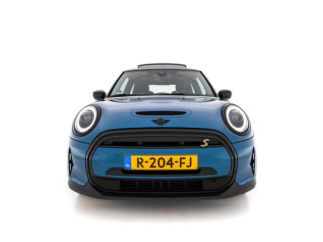 Mini Electric Mini Classic 33 kWh [ 3-Fase ] (INCL-BTW) Aut. *PANO | FULL-LEATHER | FULL-LED | HARMAN/KARDON-SOUND | KEYLESS | CAMERA | SPORT-SEATS | NAVI-FULLMAP | ECC | HEATED-SEATS | AMBIENT-LIGHT | DAB | DIGI-COCKPIT | PDC | 17"ALU