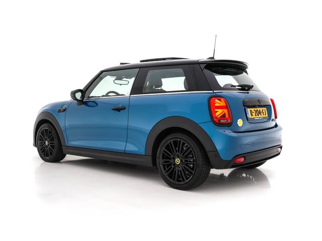 Mini Electric Mini Classic 33 kWh [ 3-Fase ] (INCL-BTW) Aut. *PANO | FULL-LEATHER | FULL-LED | HARMAN/KARDON-SOUND | KEYLESS | CAMERA | SPORT-SEATS | NAVI-FULLMAP | ECC | HEATED-SEATS | AMBIENT-LIGHT | DAB | DIGI-COCKPIT | PDC | 17"ALU