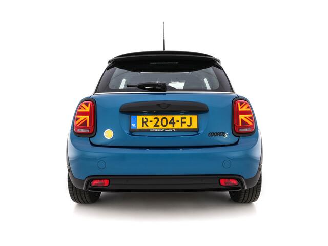 Mini Electric Mini Classic 33 kWh [ 3-Fase ] (INCL-BTW) Aut. *PANO | FULL-LEATHER | FULL-LED | HARMAN/KARDON-SOUND | KEYLESS | CAMERA | SPORT-SEATS | NAVI-FULLMAP | ECC | HEATED-SEATS | AMBIENT-LIGHT | DAB | DIGI-COCKPIT | PDC | 17"ALU