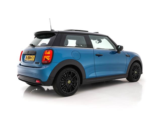 Mini Electric Mini Classic 33 kWh [ 3-Fase ] (INCL-BTW) Aut. *PANO | FULL-LEATHER | FULL-LED | HARMAN/KARDON-SOUND | KEYLESS | CAMERA | SPORT-SEATS | NAVI-FULLMAP | ECC | HEATED-SEATS | AMBIENT-LIGHT | DAB | DIGI-COCKPIT | PDC | 17"ALU