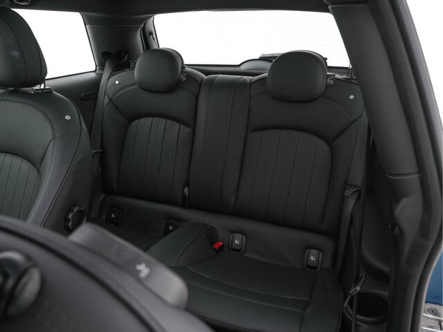 Mini Electric Mini Classic 33 kWh [ 3-Fase ] (INCL-BTW) Aut. *PANO | FULL-LEATHER | FULL-LED | HARMAN/KARDON-SOUND | KEYLESS | CAMERA | SPORT-SEATS | NAVI-FULLMAP | ECC | HEATED-SEATS | AMBIENT-LIGHT | DAB | DIGI-COCKPIT | PDC | 17"ALU