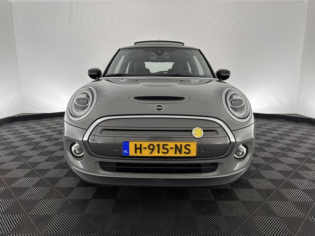 Mini Electric Mini Yours 33 kWh [ 3-Fase ] (INCL-BTW) Aut. *PANO | HEAD-UP | FULL-LEATHER | FULL-LED | HARMAN/KARDON-SOUND | KEYLESS | CAMERA | SPORT-SEATS | NAVI-FULLMAP | ECC | HEATED-SEATS | AMBIENT-LIGHT | DAB | DIGI-COCKPIT | PDC