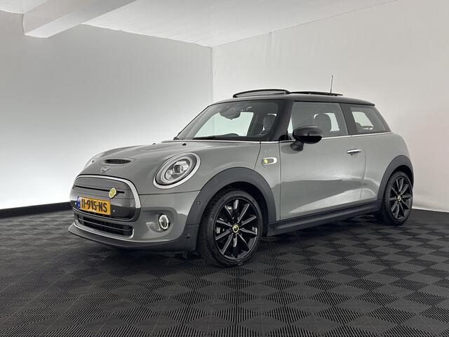 Mini Electric Mini Yours 33 kWh [ 3-Fase ] (INCL-BTW) Aut. *PANO | HEAD-UP | FULL-LEATHER | FULL-LED | HARMAN/KARDON-SOUND | KEYLESS | CAMERA | SPORT-SEATS | NAVI-FULLMAP | ECC | HEATED-SEATS | AMBIENT-LIGHT | DAB | DIGI-COCKPIT | PDC