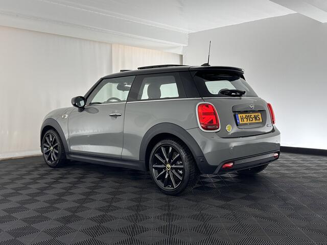 Mini Electric Mini Yours 33 kWh [ 3-Fase ] (INCL-BTW) Aut. *PANO | HEAD-UP | FULL-LEATHER | FULL-LED | HARMAN/KARDON-SOUND | KEYLESS | CAMERA | SPORT-SEATS | NAVI-FULLMAP | ECC | HEATED-SEATS | AMBIENT-LIGHT | DAB | DIGI-COCKPIT | PDC
