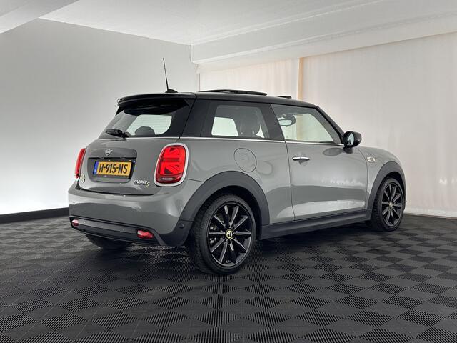 Mini Electric Mini Yours 33 kWh [ 3-Fase ] (INCL-BTW) Aut. *PANO | HEAD-UP | FULL-LEATHER | FULL-LED | HARMAN/KARDON-SOUND | KEYLESS | CAMERA | SPORT-SEATS | NAVI-FULLMAP | ECC | HEATED-SEATS | AMBIENT-LIGHT | DAB | DIGI-COCKPIT | PDC