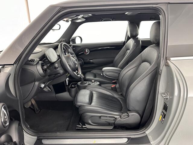 Mini Electric Mini Yours 33 kWh [ 3-Fase ] (INCL-BTW) Aut. *PANO | HEAD-UP | FULL-LEATHER | FULL-LED | HARMAN/KARDON-SOUND | KEYLESS | CAMERA | SPORT-SEATS | NAVI-FULLMAP | ECC | HEATED-SEATS | AMBIENT-LIGHT | DAB | DIGI-COCKPIT | PDC