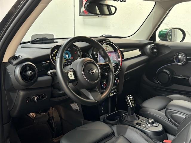 Mini Electric Mini Business Edition 33 kWh | Adaptieve cruise control | Parkeersensoren | Camera | Apple Carplay | NL auto | BTW |