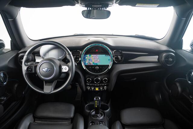 Mini Electric Mini MINI Yours 33 kWh Classic - Panoramadak - Warmtepomp - Elektrisch verwarmbare voorstoelen - Regensensor - Park Assistant - Achteruitrijcamera - Middenarmsteun voor - Navigatiesysteem -