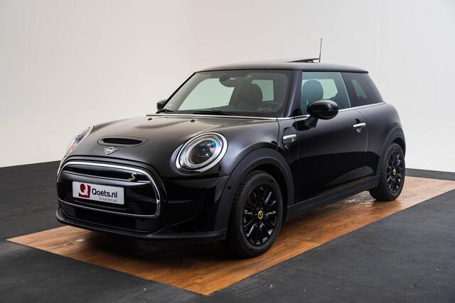 Mini Electric Mini MINI Yours 33 kWh Classic - Panoramadak - Warmtepomp - Elektrisch verwarmbare voorstoelen - Regensensor - Park Assistant - Achteruitrijcamera - Middenarmsteun voor - Navigatiesysteem -