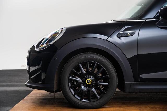 Mini Electric Mini MINI Yours 33 kWh Classic - Panoramadak - Warmtepomp - Elektrisch verwarmbare voorstoelen - Regensensor - Park Assistant - Achteruitrijcamera - Middenarmsteun voor - Navigatiesysteem -