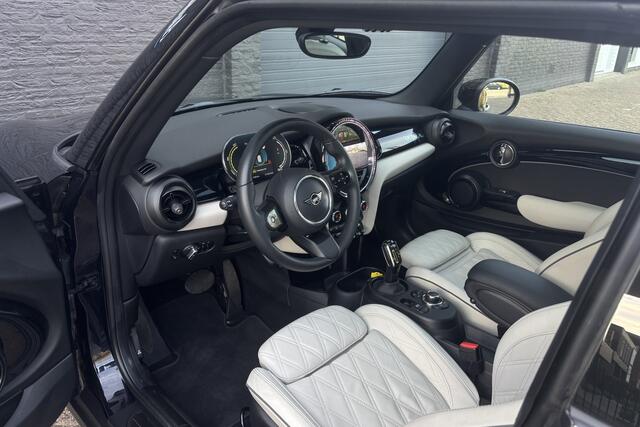 Mini Electric Cooper SE Camden Edition | Panodak | Chester Leder | Camera | Comfort Access | PDC | LED