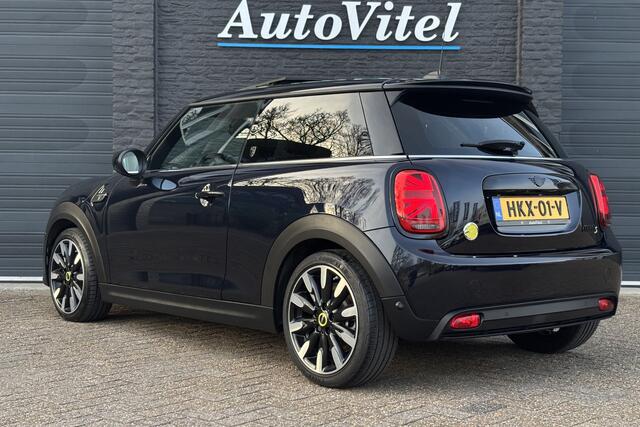 Mini Electric Cooper SE | Panodak | Leder | Head-up | Stoel + Stuurverwarming | Adaptive Cruise | Comfort Acces | Achteruitrijcamera