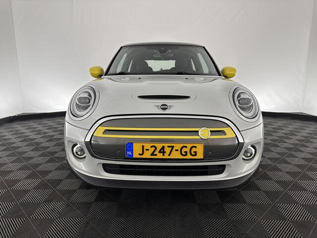 Mini Electric Mini Charged 33 kWh [ 3-Fase ] (INCL.BTW) *HEAD-UP | HARMAN/KARDON | 1/2LEATHER | FULL-LED | CAMERA | KEYLESS | NAVI-FULLMAP | DAB+ | ECC | PDC | CRUISE | 17''ALU*