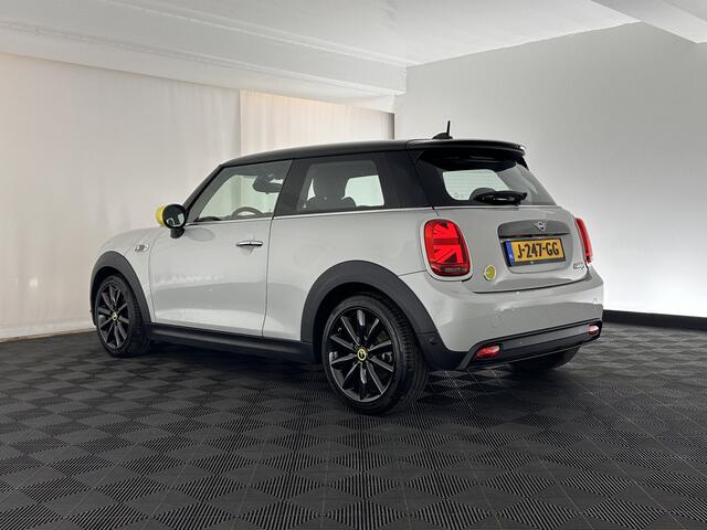 Mini Electric Mini Charged 33 kWh [ 3-Fase ] (INCL.BTW) *HEAD-UP | HARMAN/KARDON | 1/2LEATHER | FULL-LED | CAMERA | KEYLESS | NAVI-FULLMAP | DAB+ | ECC | PDC | CRUISE | 17''ALU*