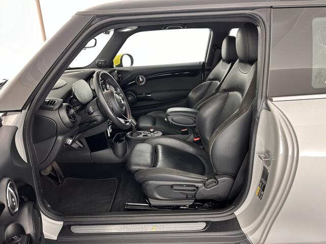 Mini Electric Mini Charged 33 kWh [ 3-Fase ] (INCL.BTW) *HEAD-UP | HARMAN/KARDON | 1/2LEATHER | FULL-LED | CAMERA | KEYLESS | NAVI-FULLMAP | DAB+ | ECC | PDC | CRUISE | 17''ALU*