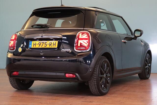 Mini Electric Mini Yours 33 kWh | NAVI | CAMERA + PDC | SCHUIF/KANTELDAK | LEER | HARMAN/KARDON AUDIO |