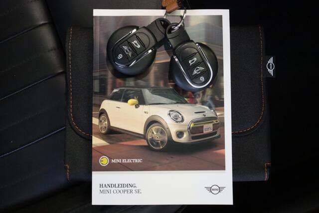 Mini Electric Mini Yours 33 kWh | NAVI | CAMERA + PDC | SCHUIF/KANTELDAK | LEER | HARMAN/KARDON AUDIO |
