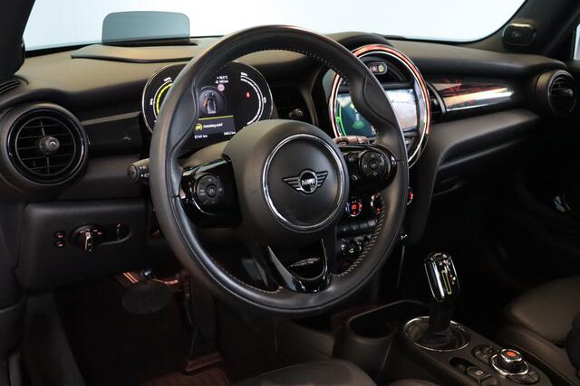 Mini Electric Mini Yours 33 kWh | NAVI | CAMERA + PDC | SCHUIF/KANTELDAK | LEER | HARMAN/KARDON AUDIO |