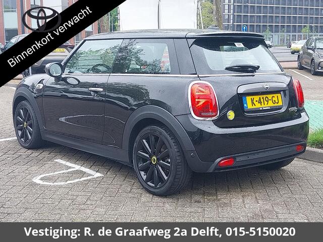 Mini Electric Mini Essential 33 kWh Cooper-S 184 pk | Half Leder | Camera |