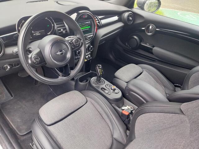 Mini Electric Mini Essential 33 kWh Cooper-S 184 pk | Half Leder | Camera |