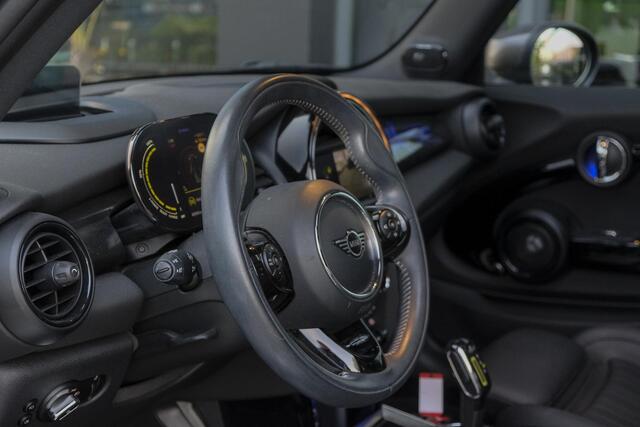 Mini Electric Mini Cooper SE 184pk 33 kWh Panoramadak Head-up *BTW* Leder Camera NLauto 17" LMV