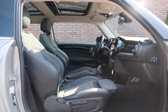Mini Electric Cooper S 184pk 32 kWh Camden Edition | Navi | Climate | Panoramadak | Harman/kardon | Camera | Keyless | PDC