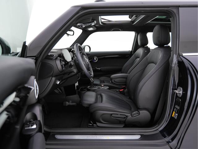 Mini Electric Mini Yours 33 kWh [ 3-Fase ] Aut.*PANO | LUXURY-LEATHER | HARMAN/KARDON-AUDIO | MATRIX-LED | KEYLESS | CAMERA | NAVI-FULLMAP | DIGI-COCKPIT | DAB | HEAD-UP | HEATED-SPORTSEATS | AMBIENT-LIGHT | CCS-FASTLOADER | 17"ALU*