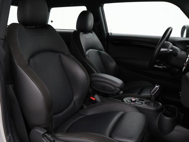 Mini Electric Mini CHARGED 33 kWh + HEAD-UP | LED | HARMAN/KARDON | CAMERA | SPORTSTOELEN | APPLE CARPLAY | NAVIGATIE