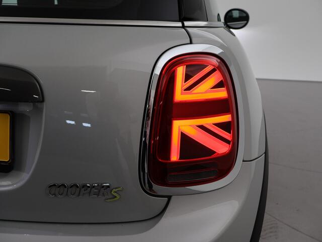 Mini Electric Mini CHARGED 33 kWh + HEAD-UP | LED | HARMAN/KARDON | CAMERA | SPORTSTOELEN | APPLE CARPLAY | NAVIGATIE