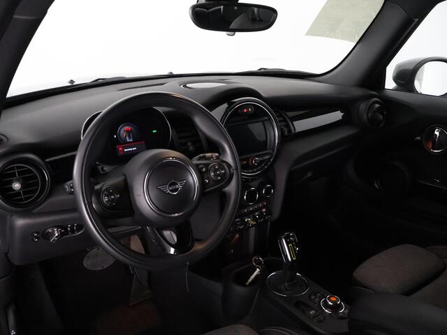 Mini Electric Mini Essential 33 kWh Cooper-S 184 pk | Half Leder | Camera |