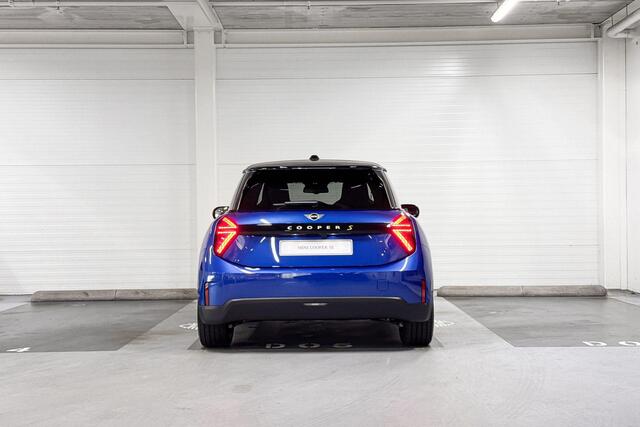 Mini Electric Cooper SE | Favoured Uitvoering | Pakket M | 18" Night Flash Spoke 2-tone