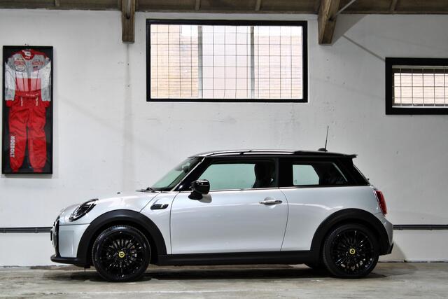 Mini Electric Mini Classic 33 kWh | 17 inch | Apple Carplay | Adaptieve cruise control | NL auto | BTW |