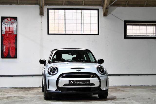 Mini Electric Mini Classic 33 kWh | 17 inch | Apple Carplay | Adaptieve cruise control | NL auto | BTW |