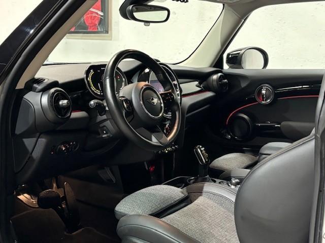 Mini Electric Mini Classic 33 kWh | 17 inch | Apple Carplay | Adaptieve cruise control | NL auto | BTW |