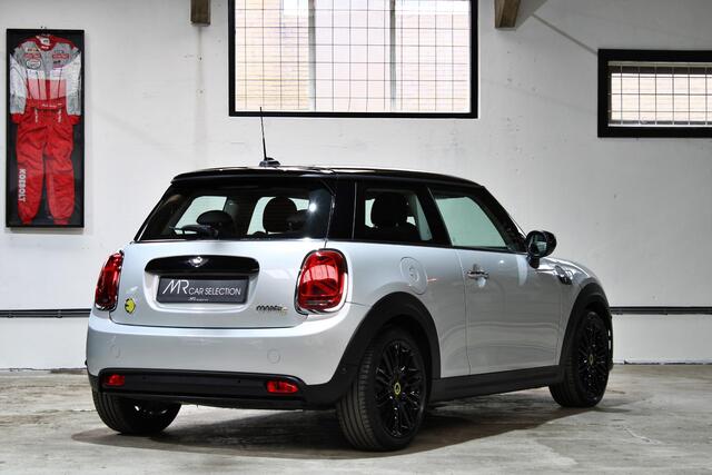 Mini Electric Mini Classic 33 kWh | 17 inch | Apple Carplay | Adaptieve cruise control | NL auto | BTW |