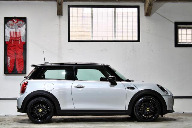 Mini Electric Mini Classic 33 kWh | 17 inch | Apple Carplay | Adaptieve cruise control | NL auto | BTW |