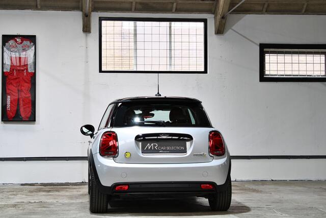Mini Electric Mini Classic 33 kWh | 17 inch | Apple Carplay | Adaptieve cruise control | NL auto | BTW |