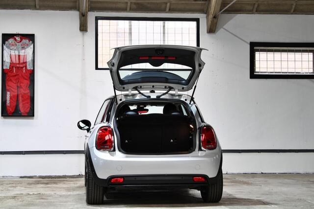 Mini Electric Mini Classic 33 kWh | 17 inch | Apple Carplay | Adaptieve cruise control | NL auto | BTW |