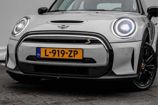 Mini Electric Mini Classic 33 kWh Full map navigatie/ Stoelverwarming/ Sportstoelen/ Carplay/