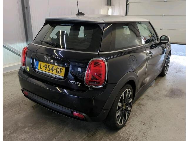 Mini Electric Mini MINI Yours 135KW / 33 kWh Comfort plus / Driving Ass./ Leder / Navigatie / Pdc+Camera / Harman Kardon / 100% Elektrisch, 100% Stijlvol