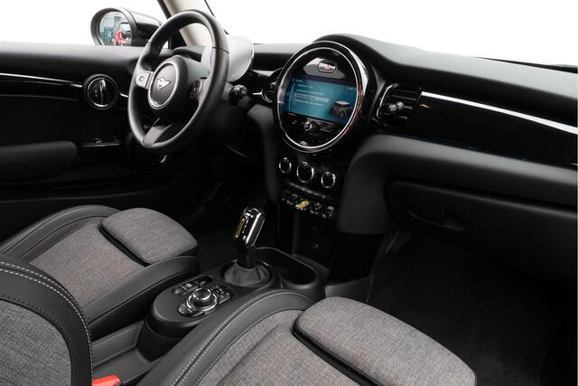 Mini Electric Mini Business Edition 33 kWh Sportstoelen/ Full led/ Half leer/ Navigatie/ Pdc/ Carplay