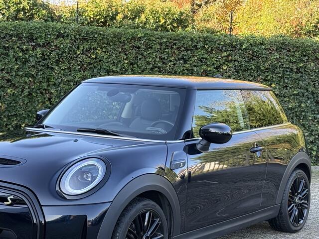 Mini Electric | Piano Black Pack | Sportstoel | Navi | Snellaad | 17" Jet Black | Getint Glas | PDC