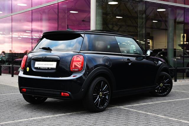 Mini Electric Classic / Panoramadak / Sportstoelen / Achteruitrijcamera / Comfort Access / LED / Head-Up / Harman-Kardon / Stoelverwarming / Airconditioning / Cruise Control