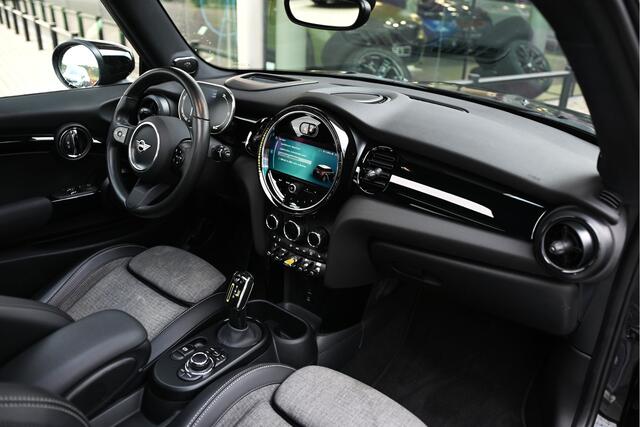 Mini Electric Classic / Panoramadak / Sportstoelen / Achteruitrijcamera / Comfort Access / LED / Head-Up / Harman-Kardon / Stoelverwarming / Airconditioning / Cruise Control