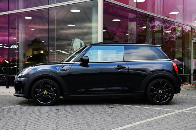 Mini Electric Classic / Panoramadak / Sportstoelen / Achteruitrijcamera / Comfort Access / LED / Head-Up / Harman-Kardon / Stoelverwarming / Airconditioning / Cruise Control